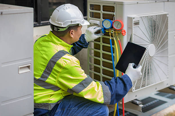 Professional Heat Pump Repair technician working in Park Forest, IL
